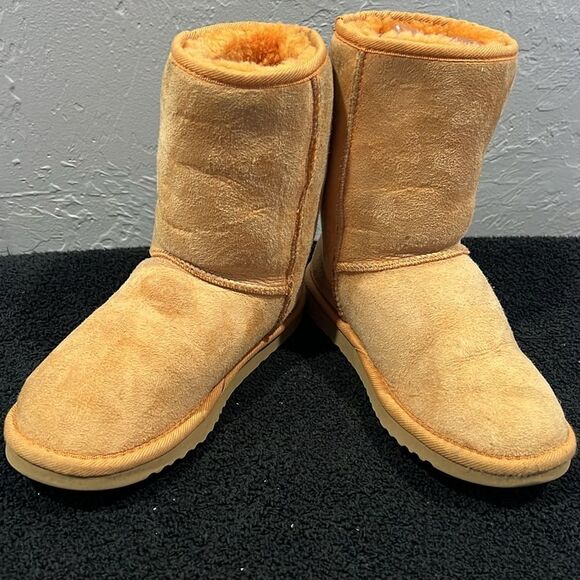🔥🔥 UGG Classic Short 5825 Lined Boots Suede Sheepskin Women Sz 6 Orange - GUC - Picture 6 of 10